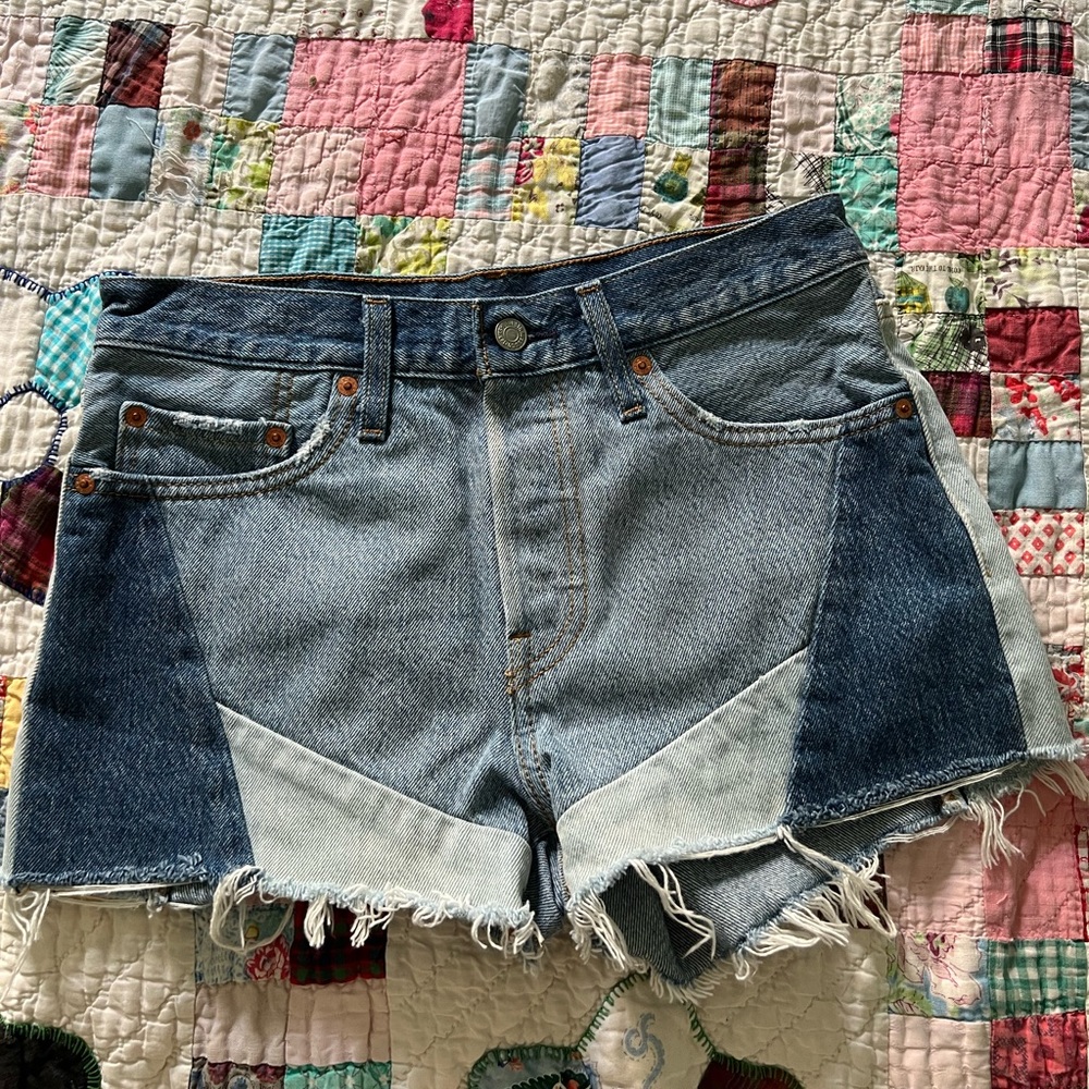 Women’s Levi 501 shorts, size 27